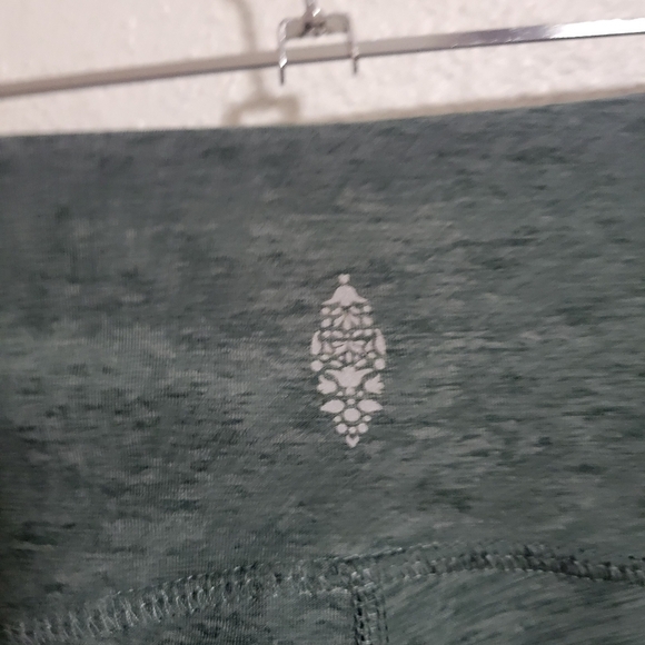 leggings with criss-cross details around waist - Picture 5 of 8